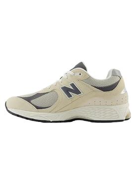 Chaussures New Balance M2002 beige et gris pour homme