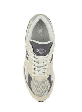 Chaussures New Balance M2002 beige et gris pour homme