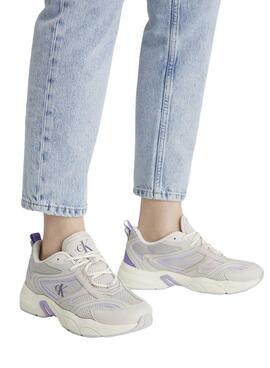 Chaussures Calvin Klein Jeans Retro tennis blanches et lilas pour femmes.