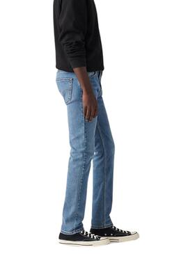 Pantalon en jean Levis 511 de couleur denim moyen pour homme.