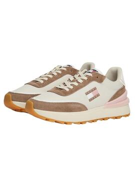 Sneakers Tommy Jeans Tech Runner Essential beige pour femme.