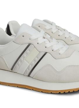 Des baskets Tommy Jeans Eva Runner blanches pour femme