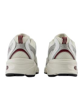 Baskets New Balance 530 blanches et bordeaux pour femme