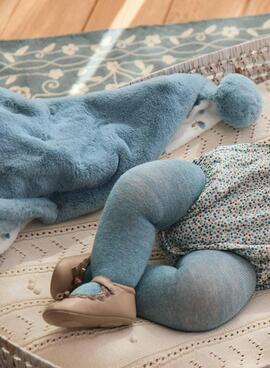 Couverture en laine Mayoral avec des pompons bleus pour bébé