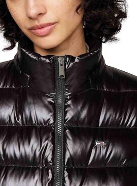 Veste Tommy Jeans brillante matelassée noire avec capuche pour femme