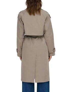 Trench Only Saga marron pour femme.