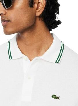 Polo Lacoste L.12.12 blanc à rayures vertes pour homme.