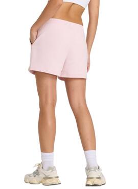Shorts New Balance Essentials French Terry rose pour femme.