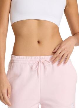 Shorts New Balance Essentials French Terry rose pour femme.