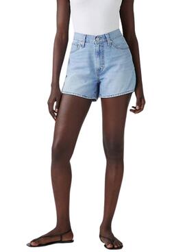 Shorts Levi's en denim claro de los años 80 para mujer.