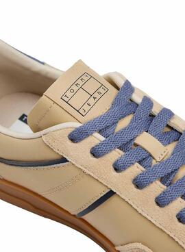 Les baskets Tommy Jeans The Greenwich jaunes pour hommes.