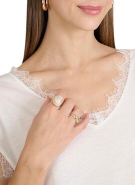 Chemise Naf Naf en dentelle beige pour femme.