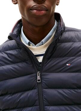 Veste Tommy Hilfiger Core Packable Recycled bleue marine pour homme.