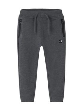 Pantalon de sport Name It Vimo gris pour garçon.