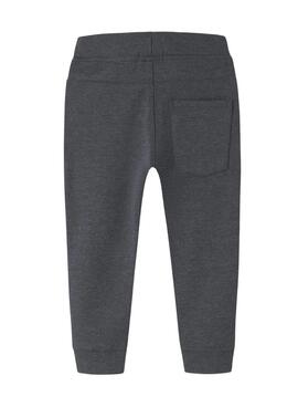Pantalon de sport Name It Vimo gris pour garçon.