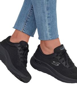 Chaussures Skechers Arch Fit noires pour femmes.
