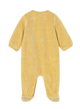 Pyjama jaune en velours Mayoral pour bébé.