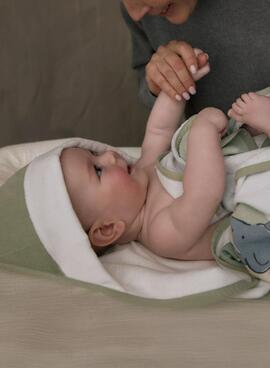 Serviette Mayoral verte pour bébé