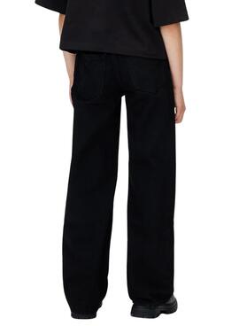 Jean large noir pour fille Calvin Klein.