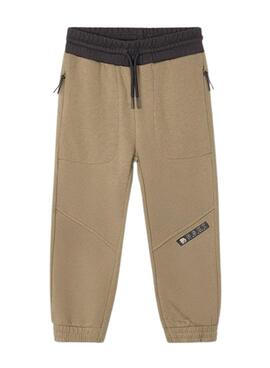 Pantalon de sport Mayoral active en couleur moutarde pour enfant.