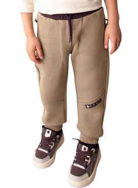 Pantalon de sport Mayoral active en couleur moutarde pour enfant.