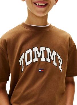 T-shirt Tommy Hilfiger Varsity marron pour enfant