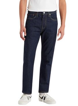 Jean Levis 502 en denim oscuro pour homme.