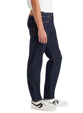 Jean Levis 502 en denim oscuro pour homme.