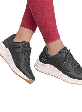Chaussures Skechers Arch Bobs noires pour femme.