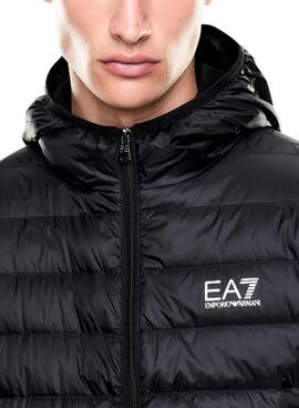 Veste matelassée noire pour homme Emporio Armani EA7.