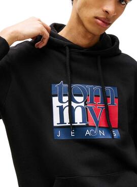 Sweatshirt Tommy Jeans Flag noir pour homme.