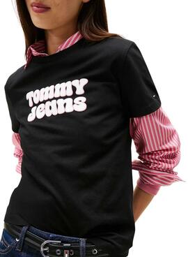 T-shirt Tommy Jeans Essential Logo noir pour femme.