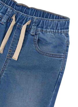 Pantalon Mayoral jogger en denim suave para niño.