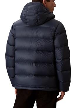 Veste matelassée Calvin Klein à capuche marine pour homme.