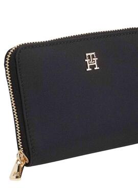 Portefeuille Tommy Hilfiger Icon en nylon noir pour femme.