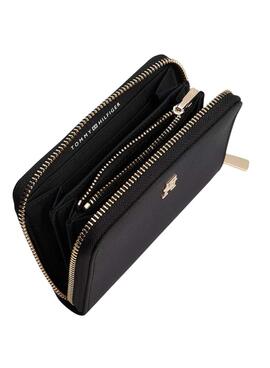 Portefeuille Tommy Hilfiger Icon en nylon noir pour femme.