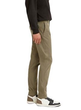 Pantalon Levis XX Chino Standard Taper vert pour homme.