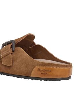 Sabots Pepe Jeans Corby en daim camel pour femme.