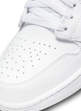 Chaussures AIR JORDAN 1 MID 136 Blanc.