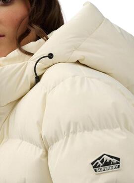 Doudoune matelassée Superdry à capuche beige pour femme