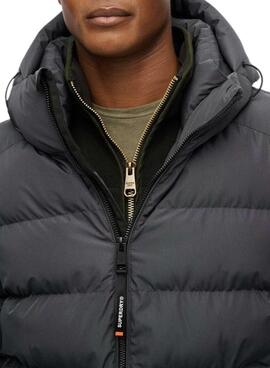 Veste matelassée à capuche Superdry Hooded Sports Puffer grise pour homme.