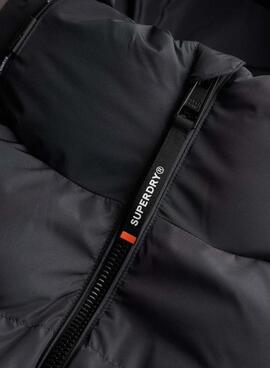 Veste matelassée à capuche Superdry Hooded Sports Puffer grise pour homme.