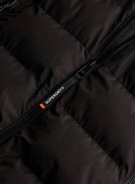 Veste matelassée à capuche Superdry Hooded Sports Puffer noire pour homme.