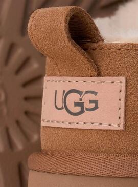 Bottes UGG Classic Micro chameau pour femmes.