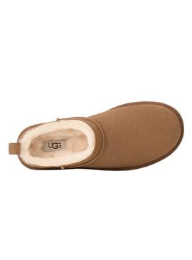 Bottes UGG Classic Micro chameau pour femmes.