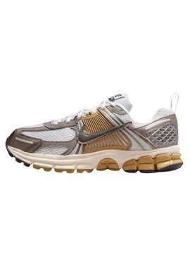 Chaussures Nike Modèle Vomero 5 pour garçon et fille.