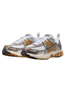Chaussures Nike Modèle Vomero 5 pour garçon et fille.
