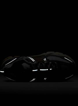 Chaussures Nike Modèle Vomero 5 pour garçon et fille.