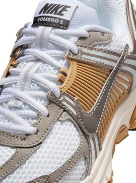 Chaussures Nike Modèle Vomero 5 pour garçon et fille.