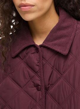 Manteau matelassé Vila. Modèle Viquila bordeaux pour femme.